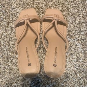 NWOT Tan heeled sandals